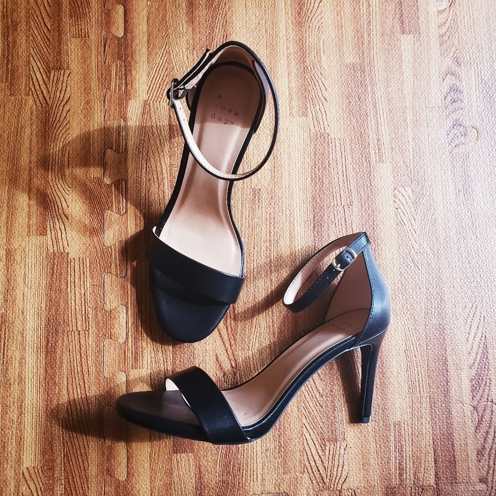 Stiletto heeled pump sandal